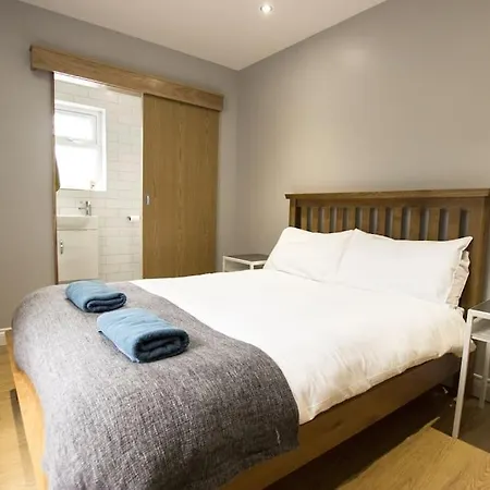 Modern City Centre Rooms-2